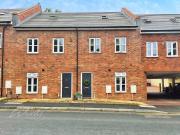 3 bedroom end of terrace house to rent