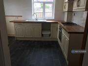 3 bedroom end of terrace house to rent