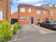 3 bedroom End Terrace House to rent, Russell Close,...