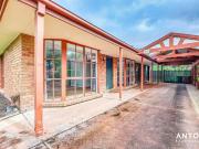 3 Bedroom Family Home with Solar Panels in Prime Narre...