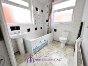 3 bedroom first floor flat available on Durham Street,...