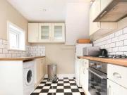 3 bedroom flat for rent in 68pppw Third Avenue Heaton...