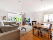 3 bedroom flat for rent in Aylestone Avenue, Queen's...