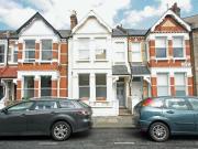 3 Bedroom Flat For Rent In Battersea, London