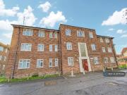 3 bedroom flat for rent in Budoch Drive, Ilford, IG3
