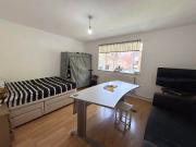 3 bedroom flat for rent in Squires Court Canterbury...