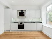 3 bedroom flat for rent in Chatsworth Road, North West...