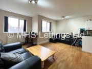 3 Bedroom Flat for rent in Headingley Avenue, LS6 from...