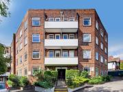 3 bedroom flat for rent in, Kingston Hill, Kingston upon...