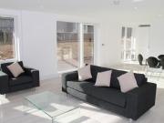 3 bedroom flat for rent in Lakeside Drive, Royal...