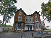 3 bedroom flat for rent in Lawn View Manchester M8