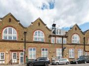 3 Bedroom Flat For Rent In London