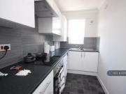 3 bedroom flat for rent in Malmesbury Park Road,...