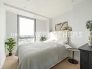 3 bedroom flat for rent in Maple Path, Hackney, E5