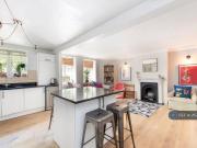 3 bedroom flat for rent in New Park Road, London, SW2