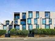 3 bedroom flat for rent in Oval Road, Camden, NW1