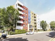 3 bedroom flat for rent in Palmerston Road, Acton, W3