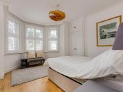 3 bedroom flat for rent in Park House, Richmond Hill, TW10