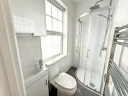 3 bedroom flat for rent in Russell Lane, London, N20