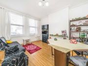 3 bedroom terraced house for rent in Solway Road, Wood...