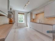 3 bedroom flat for rent in Somali Road, London, NW2