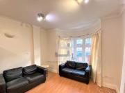 3 Bedroom Flat For Rent In Tooting Bec, London
