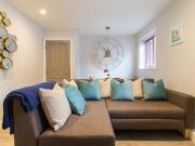 3 bedroom flat for rent in Victoria Road, Leeds, LS6