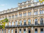 3 bedroom flat for rent in Victoria Square Clifton...