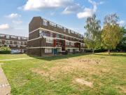 3 bedroom flat for rent in Wessex Close, Kingston upon...