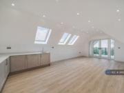 3 bedroom flat for rent in West Hill, South Croydon, CR2