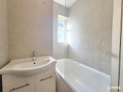 3 bedroom flat for rent in Whipperley Way, Luton, LU1