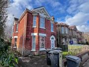 3 bedroom flat for rent in Woodend Road, Winton,...