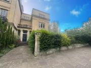 3 bedroom flat for rent in Worcester Terrace, Clifton,...