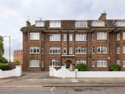 3 bedroom flat for rent in Wykeham Road, London, NW4