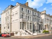 3 bedroom flat for sale