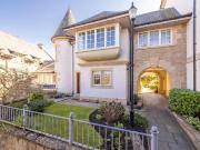 3 bedroom flat for sale