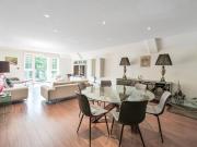 3 bedroom flat for sale