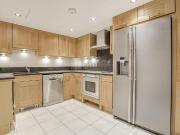 3 bedroom flat for sale