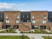 3 bedroom flat for sale