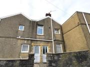 3 bedroom flat for sale