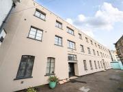 3 bedroom flat for sale