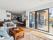 3 bedroom flat for sale