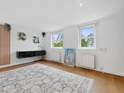 3 bedroom flat for sale