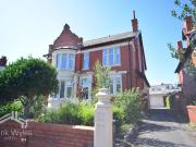 3 bedroom flat for sale