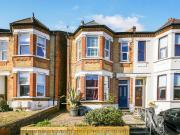 3 bedroom flat for sale