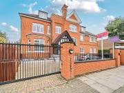 3 bedroom flat for sale