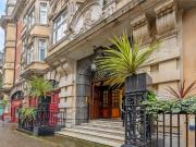 3 bedroom flat for sale