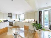 3 bedroom flat for sale