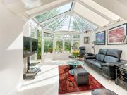 3 bedroom flat for sale