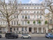 3 bedroom flat for sale